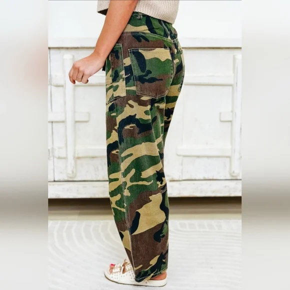 So Me Women's Camouflage Cargo Jeans - Picture 6 of 11